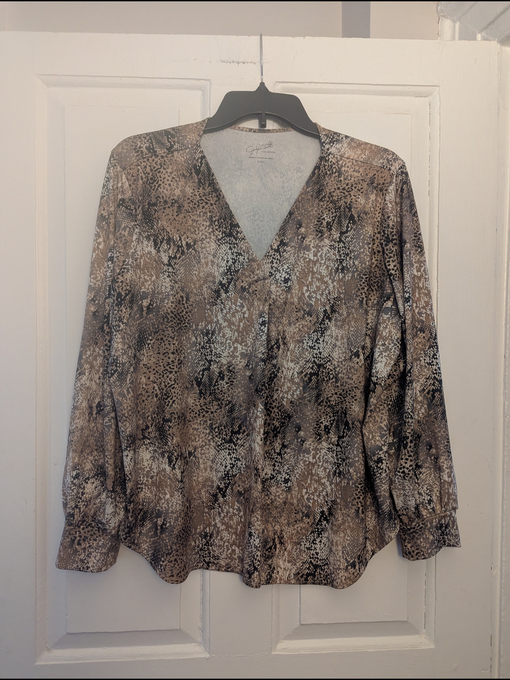 Jacqueline Smith Brown Tan Black Printed V-Neck Blouse